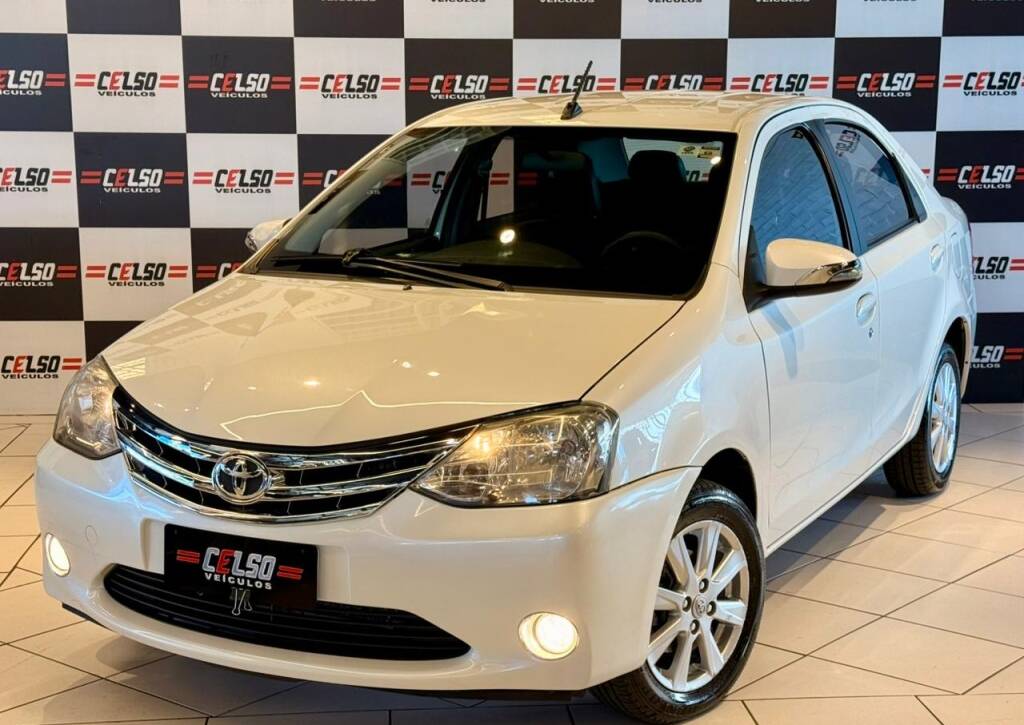 ETIOS XLS Sedan 4P