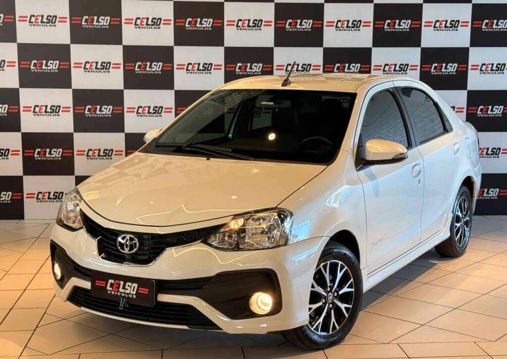 ETIOS Platinum Sedan 4P